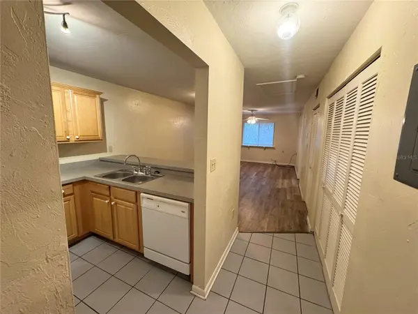 77 SE 16TH AVE #B201, Gainesville, FL 32601