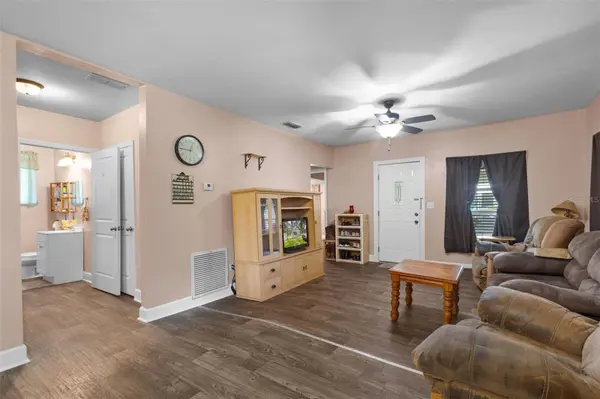 729 NW 3RD AVE, Trenton, FL 32693