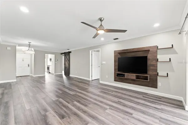 689 LAKE HOWARD DR NW #213, Winter Haven, FL 33880
