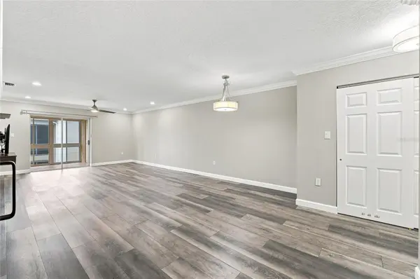 689 LAKE HOWARD DR NW #213, Winter Haven, FL 33880