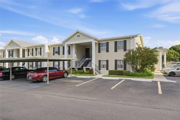 689 LAKE HOWARD DR NW #213, Winter Haven, FL 33880