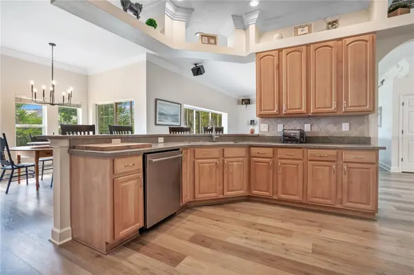 2818 MAYDAY DR, Plant City, FL 33565