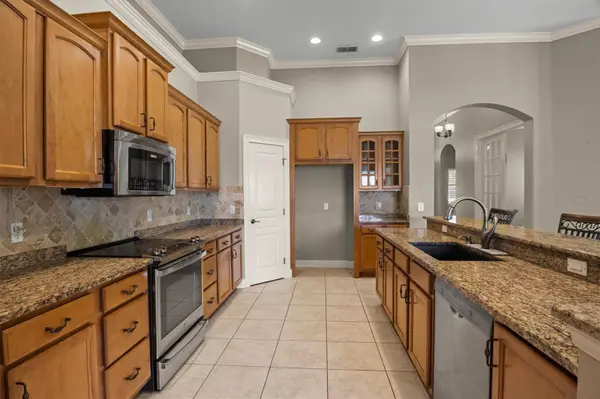 8281 LAKE JAMES DR, Lakeland, FL 33810