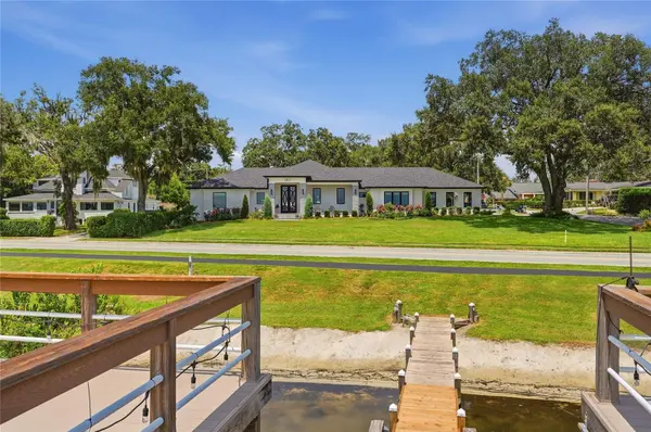 1307 N LAKE HOWARD DR, Winter Haven, FL 33881