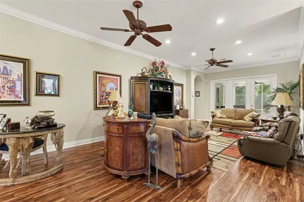 1182 FIESTA KEY CIR, Lady Lake, FL 32159