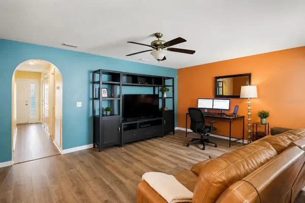 9848 ASHBURN LAKE DR, Tampa, FL 33610