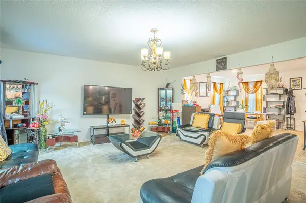 15107 ZENITH AVE, Mascotte, FL 34753