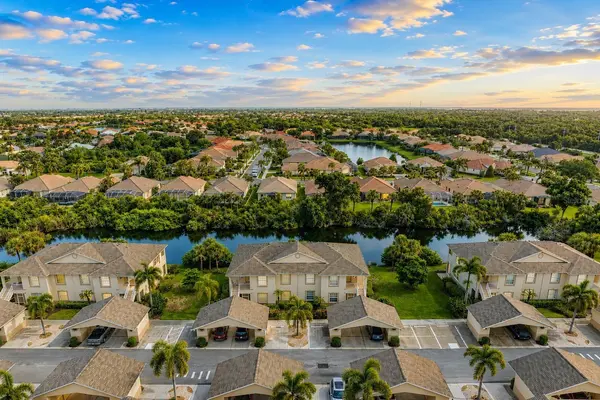 1404 AUBURN LAKES CIR #4, Venice, FL 34292