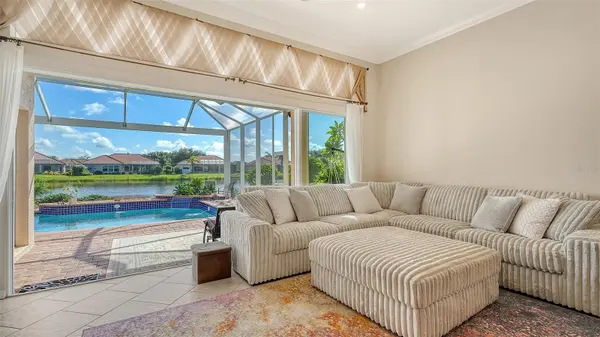 679 LAKESCENE DR, Venice, FL 34293