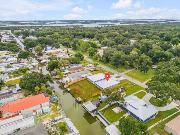124 INDIAN CREEK RD, Oak Hill, FL 32759