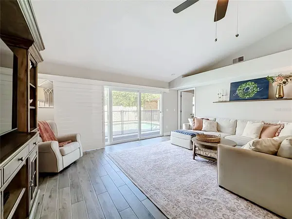 1063 BECKSTROM DR, Oviedo, FL 32765