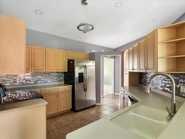 5336 EDGEWATER WAY #11, Oxford, FL 34484