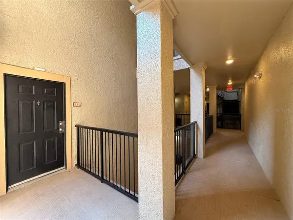 102 VISTA VERDI CIR #212, Lake Mary, FL 32746