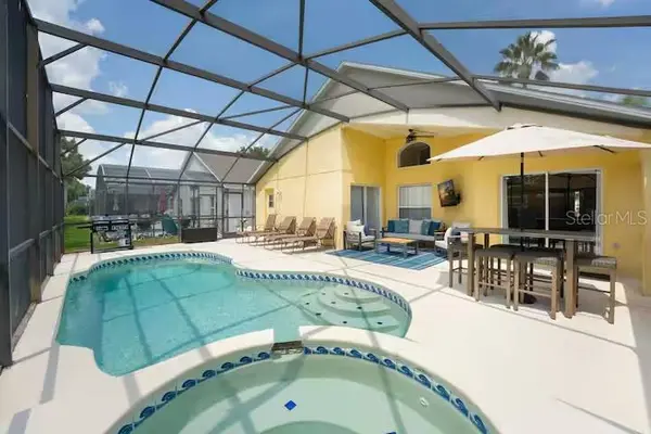 1017 LAKE BERKLEY DR, Kissimmee, FL 34746