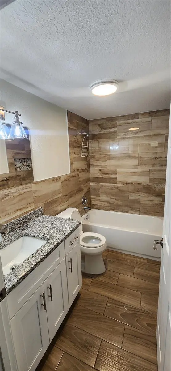 1147 E MCDONALD AVE #202, Eustis, FL 32726