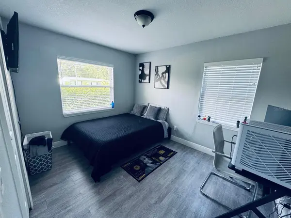 17 S SOLANDRA DR, Orlando, FL 32807