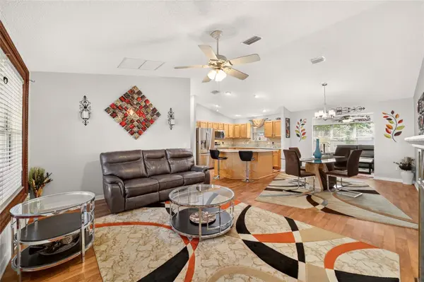 1563 HOLLYBERRY PL, The Villages, FL 32162