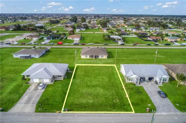 833 NE 15TH LN, Cape Coral, FL 33909