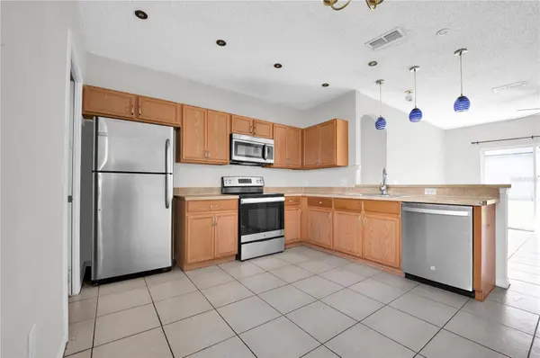 433 LAKEVIEW RD, Poinciana, FL 34759