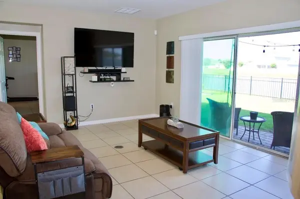 411 BLUE LAKE CIR, Kissimmee, FL 34758