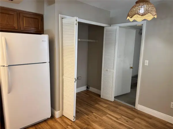 4863 WALDEN CIR #24, Orlando, FL 32811