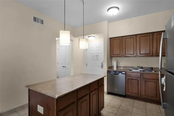 12527 FLORIDAYS RESORT DR #512E, Orlando, FL 32821