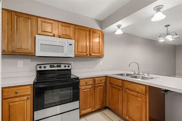 1824 AMBERLY AVE #T8, Orlando, FL 32822