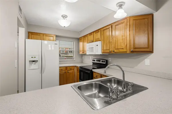 1824 AMBERLY AVE #T8, Orlando, FL 32822