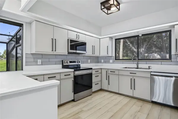 4572 N LAKE ORLANDO Pkwy #6, Orlando, FL 32808