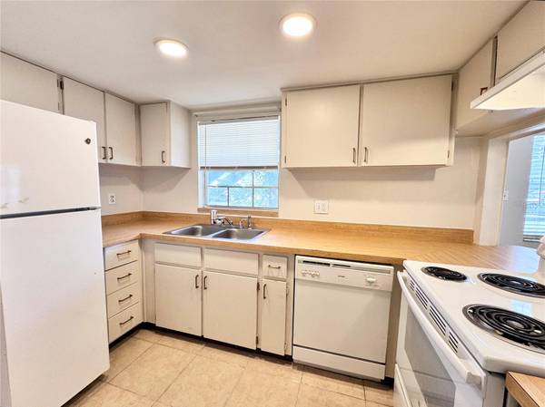 1000 S SEMORAN BLVD #305, Winter Park, FL 32792