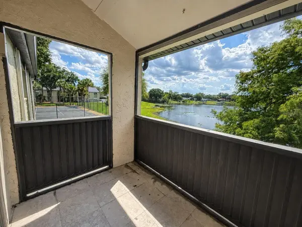 914 LAKE DESTINY RD #F, Altamonte Springs, FL 32714