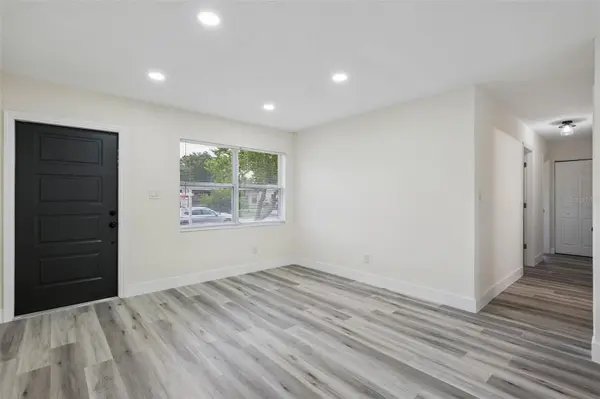 726 CORNELIA CT, Orlando, FL 32811