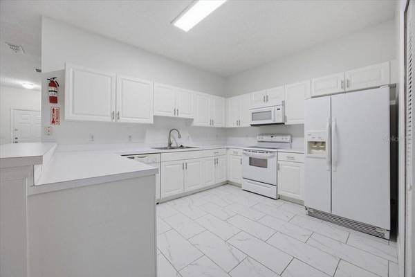 3166 SUN LAKE CT #B, Kissimmee, FL 34747