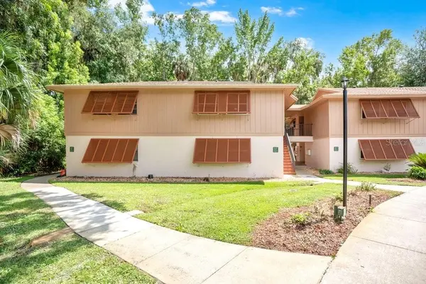 150 WAX MYRTLE WOODS CT #9B, Deltona, FL 32725