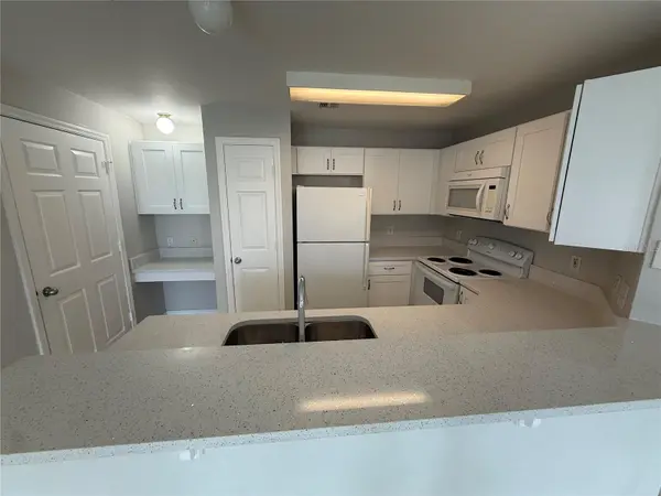 2000 ERVING CIR #303, Ocoee, FL 34761
