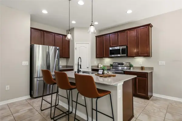 215 LAKES SHORE DR, Davenport, FL 33837