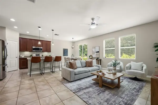 215 LAKES SHORE DR, Davenport, FL 33837