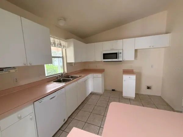 208 ARAGON LN, Lady Lake, FL 32159