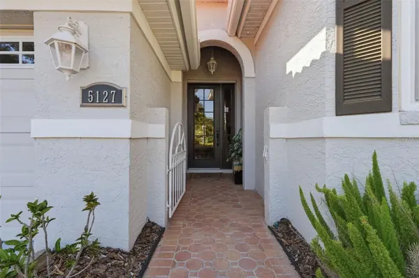 5127 HANGING MOSS LN, Sarasota, FL 34238