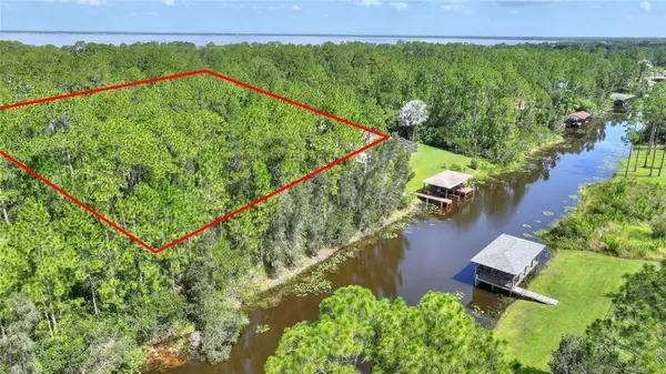 28 AMARYLLIS DR, Indian Lake Estates, FL 33855