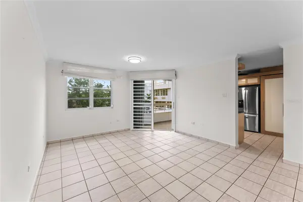 1105 AVE JUAN CARLOS DE BORBON #1105, Guaynabo, PR 00969