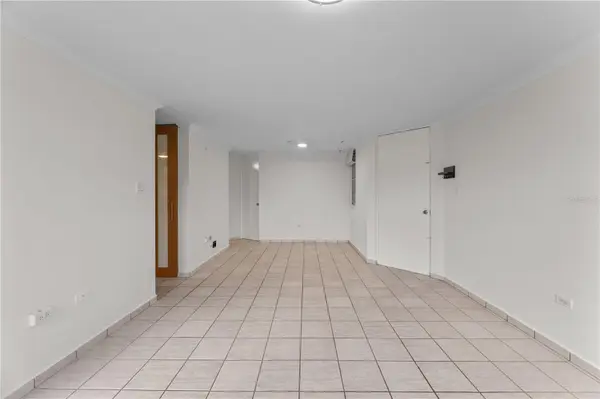 1105 AVE JUAN CARLOS DE BORBON #1105, Guaynabo, PR 00969