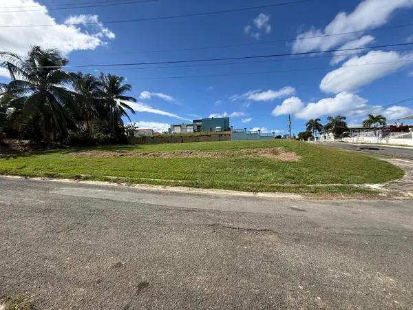 URB COLINAS DEL LAGO, Aguada, PR 00602