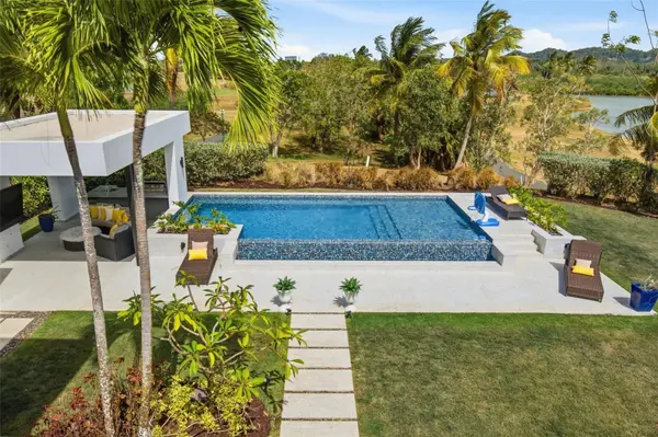 17 THE ENCLAVE, Dorado, PR 00646