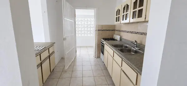 4262 CALLE TURQUESA, SABANA SECA, Toa Baja, PR 00949