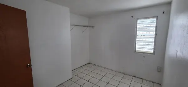 4262 CALLE TURQUESA, SABANA SECA, Toa Baja, PR 00949