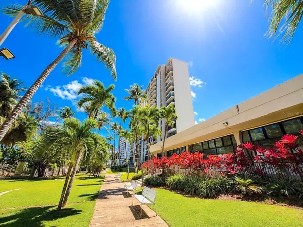 Villas del Mar PH AVE ISLA VERDE #H, Carolina, PR 00979