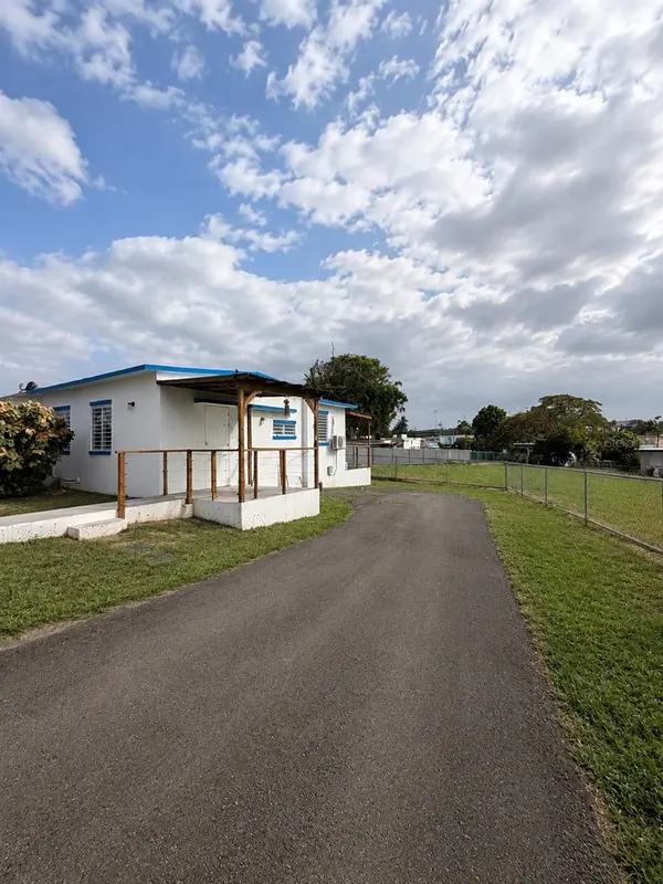 CALLE PASCUA URB. MANUEL CORCHADO, Isabela, PR 00662