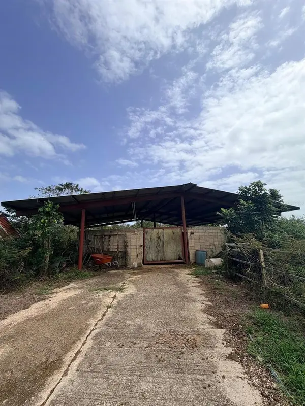 CARR 690 KM 3.2 BO SABANA HOYOS, Vega Alta, PR 00692