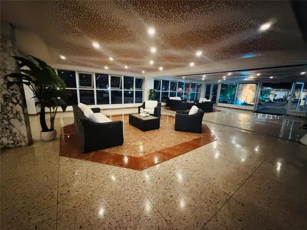 5858 Isla Veede ISLA VERDE AVENUE #911, Carolina, PR 00979